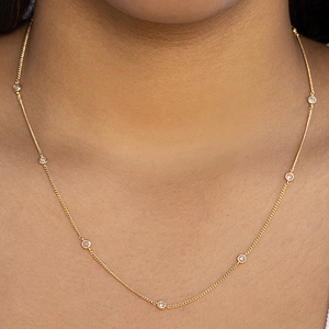 Collier minimaliste en argent S925 doré orné de zircons ronds sertis en chaton clos