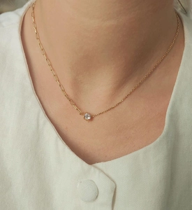 Close-up of S925 silver gold-plated asymmetrical chain necklace with sparkling zircon