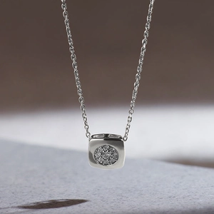 Collana minimalista in argento sterling S925 con ciondolo quadrato geometrico in zircone