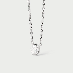 Collier minimaliste en argent S925 avec un zircon rond dans une monture halo moderne