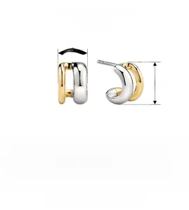 Vue détaillée des dimensions des boucles d'oreilles en C bicolores or 18K et argent 925