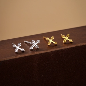 S925 sterling silver cross stud earrings in 18K gold and silver finishes on wood
