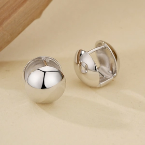 Créoles minimalistes en argent sterling 925 avec boules au fini miroir poli brillant