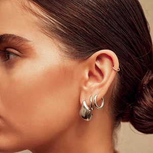 S925 silver irregular water drop earrings with gold ear cuff on a fashion model