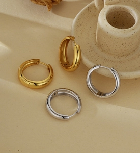 Detail view of S925 sterling silver hoop earrings in gold and silver with hallmark