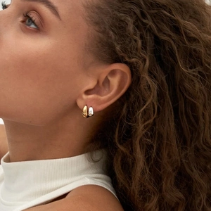 Polished S925 sterling silver chunky hoop earrings for women in gold and silver finish