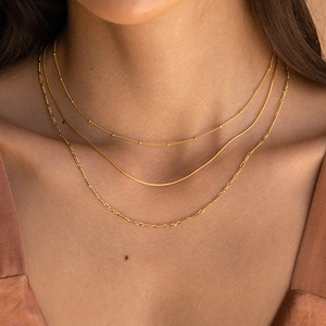 Ensemble de trois colliers dorés avec mailles boules, serpent et Figaro pour femmes
