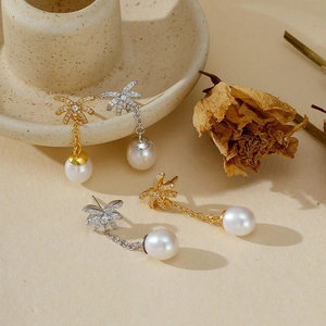 Orecchini pendenti in argento S925 con perle e fiocchi decorati con diamanti lucidi