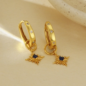 Orecchini a stella retrò in oro con zaffiro blu centrale e cristalli luminosi