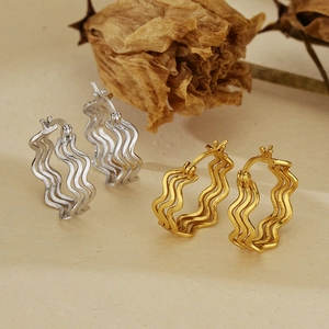 Créoles ondulées en argent sterling S925 poli avec finitions dorées et argentées