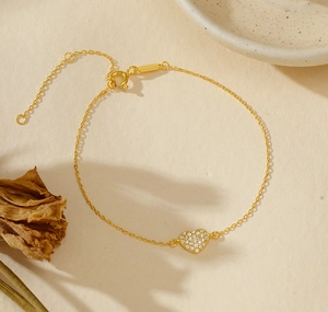 Macro view of S925 silver heart bracelet with cubic zirconia and adjustable chain