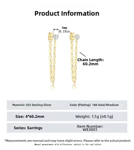 Détails macro des boucles d'oreilles pompons en argent S925 avec spécifications