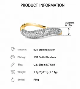 Makro-Detail des gewellten Rings aus S925 Sterlingsilber mit Zirkonia-Mikropavé-Besatz