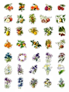 Vista macro di adesivi in PET con fiori e frutti vintage per decorazioni fai-da-te