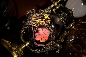 Détail d'autocollants fantaisie avec fini laser holographique et motifs floraux vintage
