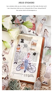 Gros plan d'autocollants de filles à la mode sur un carnet vintage avec fleurs