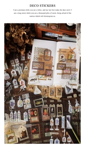 Vue macro d'autocollants vintage translucides aux motifs floraux pour scrapbooking