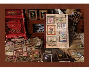 Détail d'autocollants floraux vintage et de matériel de décoration pour le scrapbooking
