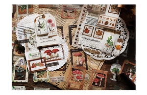 Gros plan d'autocollants esthétiques vintage avec motifs botaniques et textes inspirants