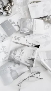 Details minimalistischer Notizpapiere in Schwarz-Weiß für Bullet Journaling 80 Blatt