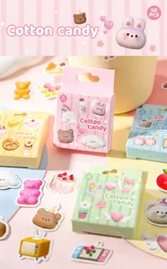 Nahaufnahme der pastellfarbenen Cartoon-Aufkleber-Sets für Scrapbooking in bunten Boxen