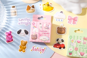 Détail de 50 stickers de la collection Cotton Candy avec motifs d'ours et arc-en-ciel