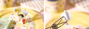 Vue rapprochée des autocollants Cotton candy avec des abeilles et ours mignons