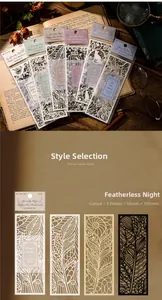 Dettaglio macro di segnalibri vintage traforati con motivi a silhouette per diari