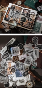 Detailopname van retro zwart-zilveren stickers met vintage camera's en klassieke architectuur