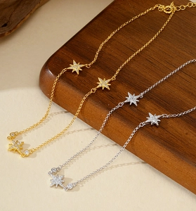 Détail de colliers étoile en argent S925 avec pendentifs en zircon doré et argenté
