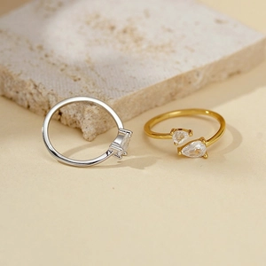 Adjustable S925 silver open rings with pear-cut cubic zirconia in gold and silver finish