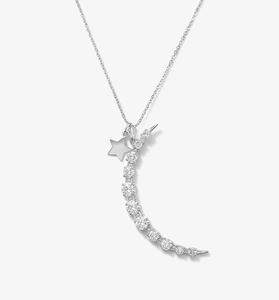 Détail du collier S925 en argent avec pendentif croissant de lune et étoile serti