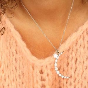 Élégant collier S925 en argent sterling avec pendentif lune étoile et opales blanches