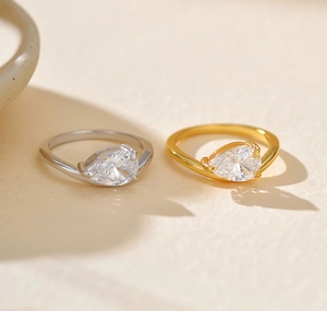 Close-up of S925 silver wavy rings with pear-cut cubic zirconia in gold and silver finish