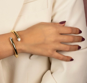 Detailed close-up of S925 sterling silver gold bracelet with drop-shaped white zircon stones