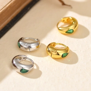 Boucles d'Oreilles Créoles Huggie en Argent Sterling S925 Avec Zirconia Vert Émeraude en Goutte Plaqué Or 18K Bijoux Rétro Femme