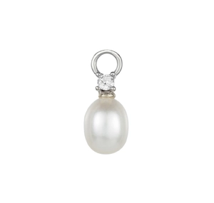 Detailed view of an oval pearl pendant with sparkling zircon set in S925 sterling silver