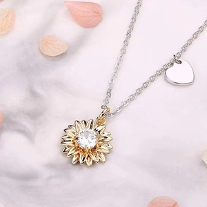 Collier Pendentif Tournesol Marguerite en Argent Sterling 925 Élégant Breloque Cœur Or Strass Bijoux pour Femme Cadeau