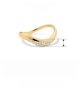 Macro shot of 925 sterling silver wavy ring with 18k gold plating and zircon inlay