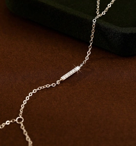 Detailed view of S925 sterling silver finger bracelet with zircon-encrusted bar charm