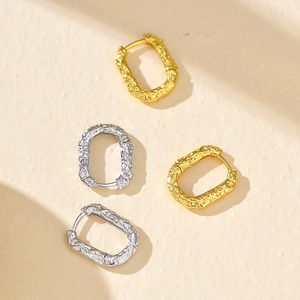 Minimalist S925 sterling silver U-shaped hoop earrings with gold and silver hammered texture