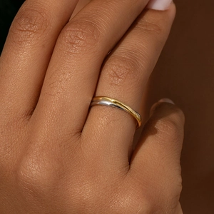 Bague minimaliste en argent sterling S925 avec deux anneaux entrelacés bicolores polis et chic