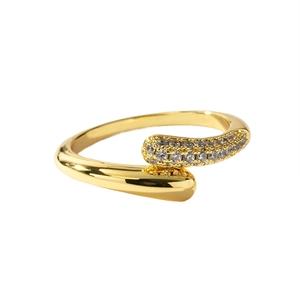 Minimalistischer S925 Sterlingsilber-Ring in Goldoptik mit weißen Zirkonia-Steinen