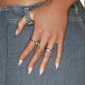 S925 sterling silver chain ring set with sparkling diamonds on blue denim background