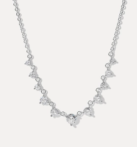 Détail du collier en argent S925 avec pendentifs en zircone ronde à effet dégradé