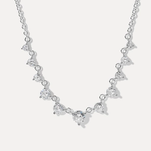 Collier élégant en argent S925 avec 11 zircons ronds gradués en forme de V raffinée