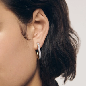 Élégantes boucles d'oreilles créoles C en argent S925 doré avec zircons étincelants