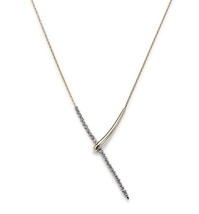 Vue détaillée du collier en Y en argent S925 avec pierres pavées et finition dorée polie