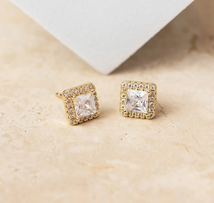 Detail of square halo earrings with princess cut zircon and gold plated setting