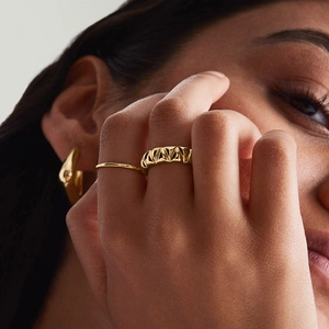 S925 Sterlingsilber Gold strukturierter geometrischer Ring mit minimalistischem Schmuck